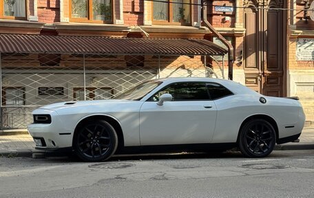 Dodge Challenger III рестайлинг 2, 2018 год, 3 300 000 рублей, 3 фотография