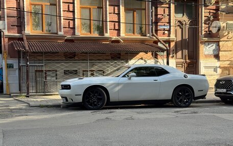 Dodge Challenger III рестайлинг 2, 2018 год, 3 300 000 рублей, 4 фотография