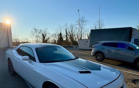 Dodge Challenger III рестайлинг 2, 2018 год, 3 300 000 рублей, 2 фотография