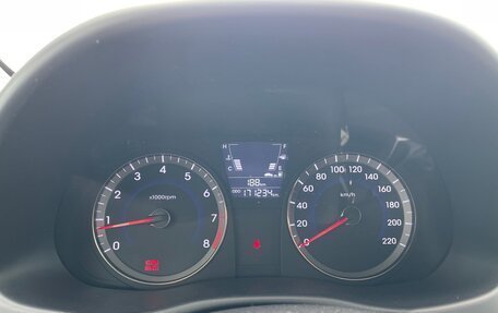 Hyundai Solaris II рестайлинг, 2012 год, 700 000 рублей, 6 фотография