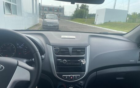 Hyundai Solaris II рестайлинг, 2012 год, 700 000 рублей, 8 фотография