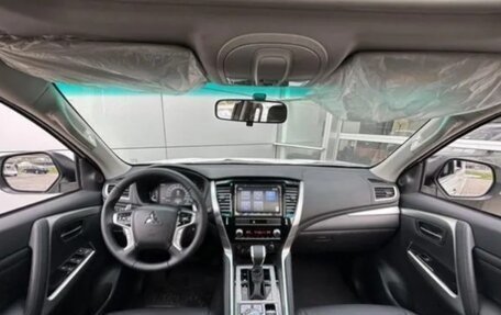 Mitsubishi Montero Sport, 2025 год, 5 300 000 рублей, 8 фотография