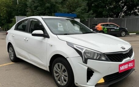 KIA Rio IV, 2021 год, 1 030 000 рублей, 2 фотография