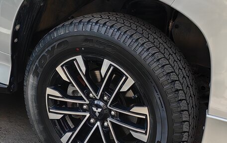 Mitsubishi Montero Sport, 2023 год, 5 800 000 рублей, 3 фотография