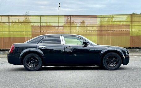 Chrysler 300C II, 2005 год, 650 000 рублей, 10 фотография