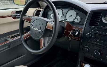 Chrysler 300C II, 2005 год, 650 000 рублей, 14 фотография