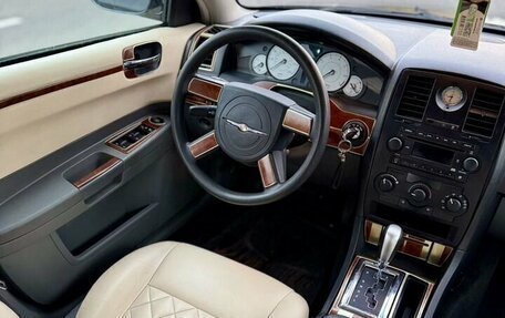 Chrysler 300C II, 2005 год, 650 000 рублей, 15 фотография