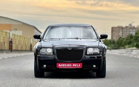 Chrysler 300C II, 2005 год, 650 000 рублей, 12 фотография