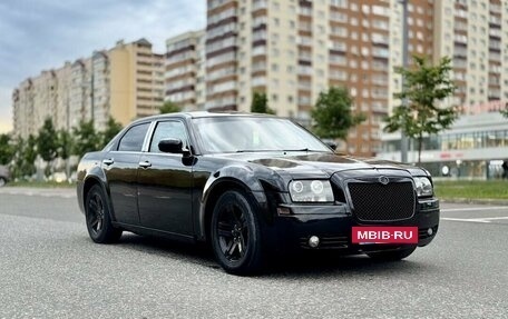 Chrysler 300C II, 2005 год, 650 000 рублей, 11 фотография