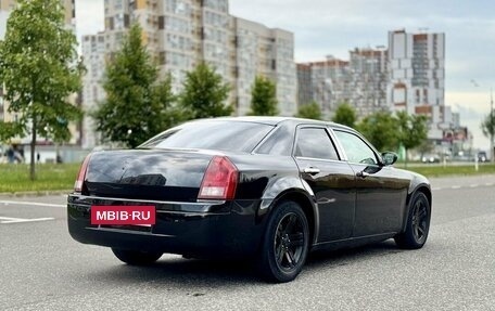 Chrysler 300C II, 2005 год, 650 000 рублей, 9 фотография
