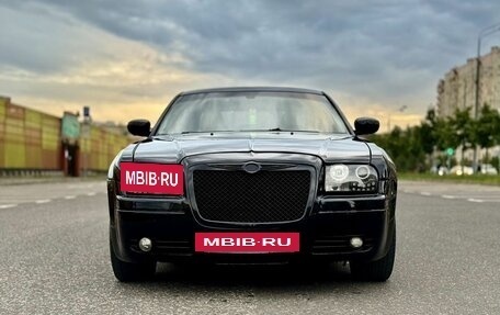 Chrysler 300C II, 2005 год, 650 000 рублей, 13 фотография