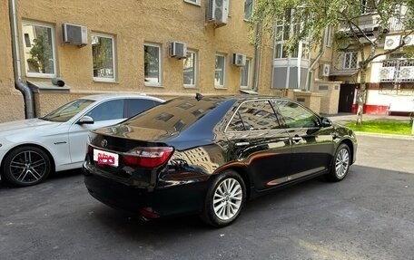 Toyota Camry, 2017 год, 2 300 000 рублей, 4 фотография