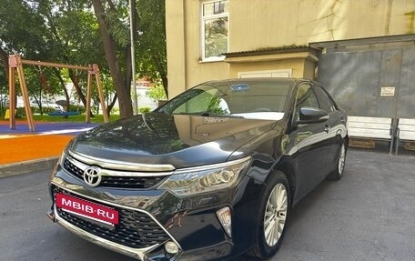 Toyota Camry, 2017 год, 2 300 000 рублей, 7 фотография
