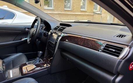 Toyota Camry, 2017 год, 2 300 000 рублей, 12 фотография