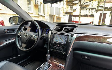 Toyota Camry, 2017 год, 2 300 000 рублей, 16 фотография