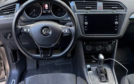 Volkswagen Tiguan II, 2018 год, 2 470 000 рублей, 13 фотография