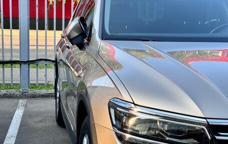 Volkswagen Tiguan II, 2018 год, 2 470 000 рублей, 3 фотография