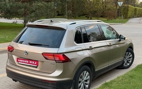 Volkswagen Tiguan II, 2018 год, 2 470 000 рублей, 2 фотография