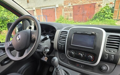 Renault Trafic, 2015 год, 2 880 000 рублей, 7 фотография