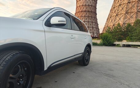Mitsubishi Outlander III рестайлинг 3, 2017 год, 1 890 000 рублей, 9 фотография