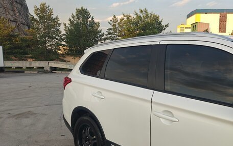 Mitsubishi Outlander III рестайлинг 3, 2017 год, 1 890 000 рублей, 8 фотография