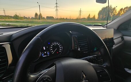 Mitsubishi Outlander III рестайлинг 3, 2017 год, 1 890 000 рублей, 21 фотография