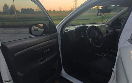 Mitsubishi Outlander III рестайлинг 3, 2017 год, 1 890 000 рублей, 29 фотография