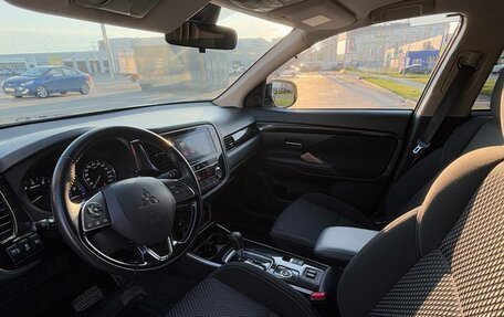 Mitsubishi Outlander III рестайлинг 3, 2020 год, 2 800 000 рублей, 5 фотография