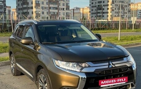Mitsubishi Outlander III рестайлинг 3, 2020 год, 2 800 000 рублей, 4 фотография