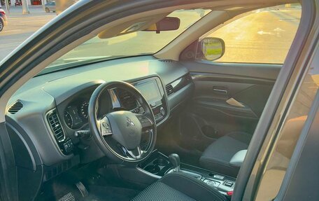 Mitsubishi Outlander III рестайлинг 3, 2020 год, 2 800 000 рублей, 7 фотография