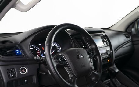 Mitsubishi Pajero Sport III рестайлинг, 2016 год, 2 228 950 рублей, 12 фотография