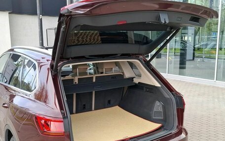 Volkswagen Touareg III, 2019 год, 4 850 000 рублей, 10 фотография