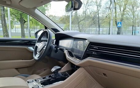 Volkswagen Touareg III, 2019 год, 4 850 000 рублей, 29 фотография