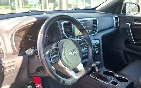KIA Sportage IV рестайлинг, 2018 год, 2 395 000 рублей, 21 фотография
