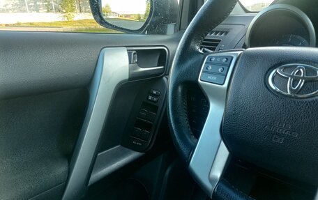 Toyota Land Cruiser Prado 150 рестайлинг 2, 2016 год, 3 740 000 рублей, 5 фотография