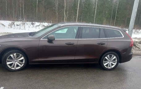 Volvo V60 II, 2019 год, 1 750 000 рублей, 3 фотография