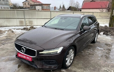 Volvo V60 II, 2019 год, 1 750 000 рублей, 2 фотография
