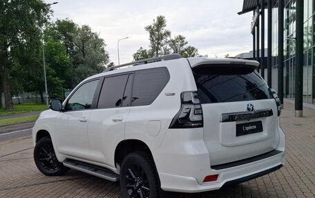 Toyota Land Cruiser Prado 150 рестайлинг 2, 2021 год, 7 470 000 рублей, 8 фотография