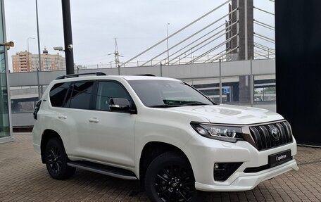 Toyota Land Cruiser Prado 150 рестайлинг 2, 2021 год, 7 470 000 рублей, 9 фотография