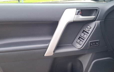 Toyota Land Cruiser Prado 150 рестайлинг 2, 2021 год, 7 470 000 рублей, 20 фотография