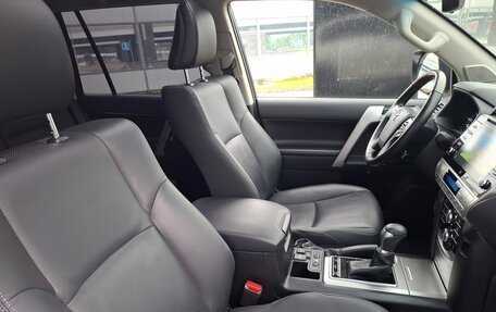 Toyota Land Cruiser Prado 150 рестайлинг 2, 2021 год, 7 470 000 рублей, 25 фотография