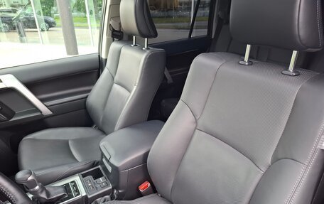 Toyota Land Cruiser Prado 150 рестайлинг 2, 2021 год, 7 470 000 рублей, 27 фотография