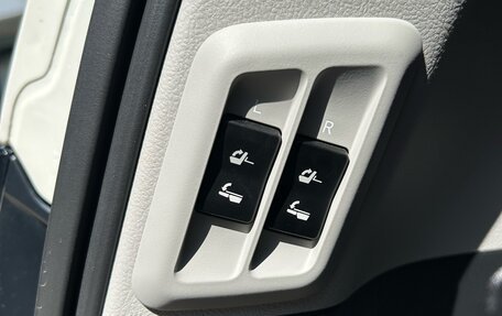 Toyota Land Cruiser Prado 150 рестайлинг 2, 2021 год, 7 470 000 рублей, 35 фотография