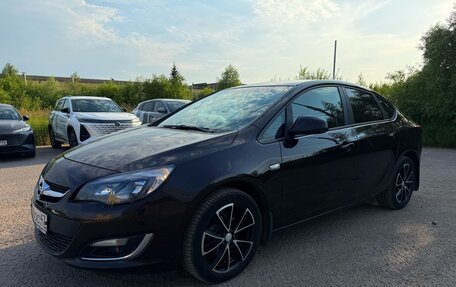 Opel Astra J, 2013 год, 915 000 рублей, 1 фотография