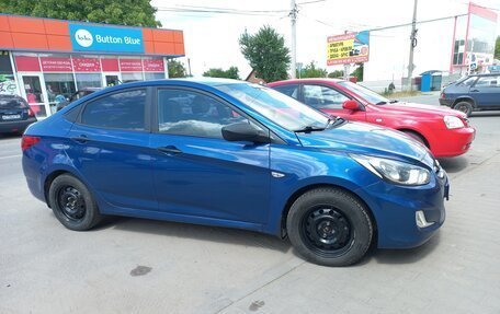 Hyundai Solaris II рестайлинг, 2011 год, 750 000 рублей, 4 фотография