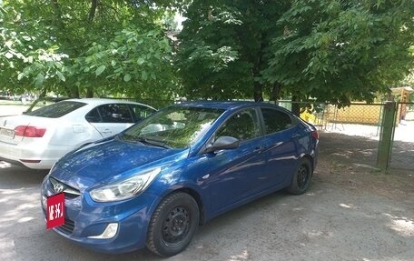 Hyundai Solaris II рестайлинг, 2011 год, 750 000 рублей, 3 фотография