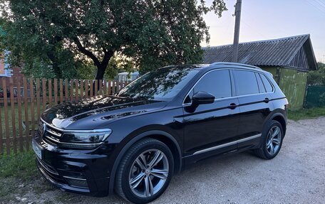 Volkswagen Tiguan II, 2018 год, 2 950 000 рублей, 3 фотография