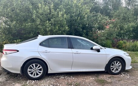 Toyota Camry, 2021 год, 2 700 000 рублей, 2 фотография