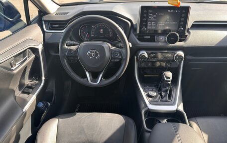 Toyota RAV4, 2021 год, 4 100 000 рублей, 9 фотография