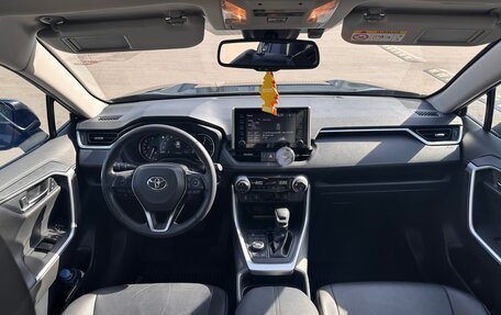 Toyota RAV4, 2021 год, 4 100 000 рублей, 10 фотография